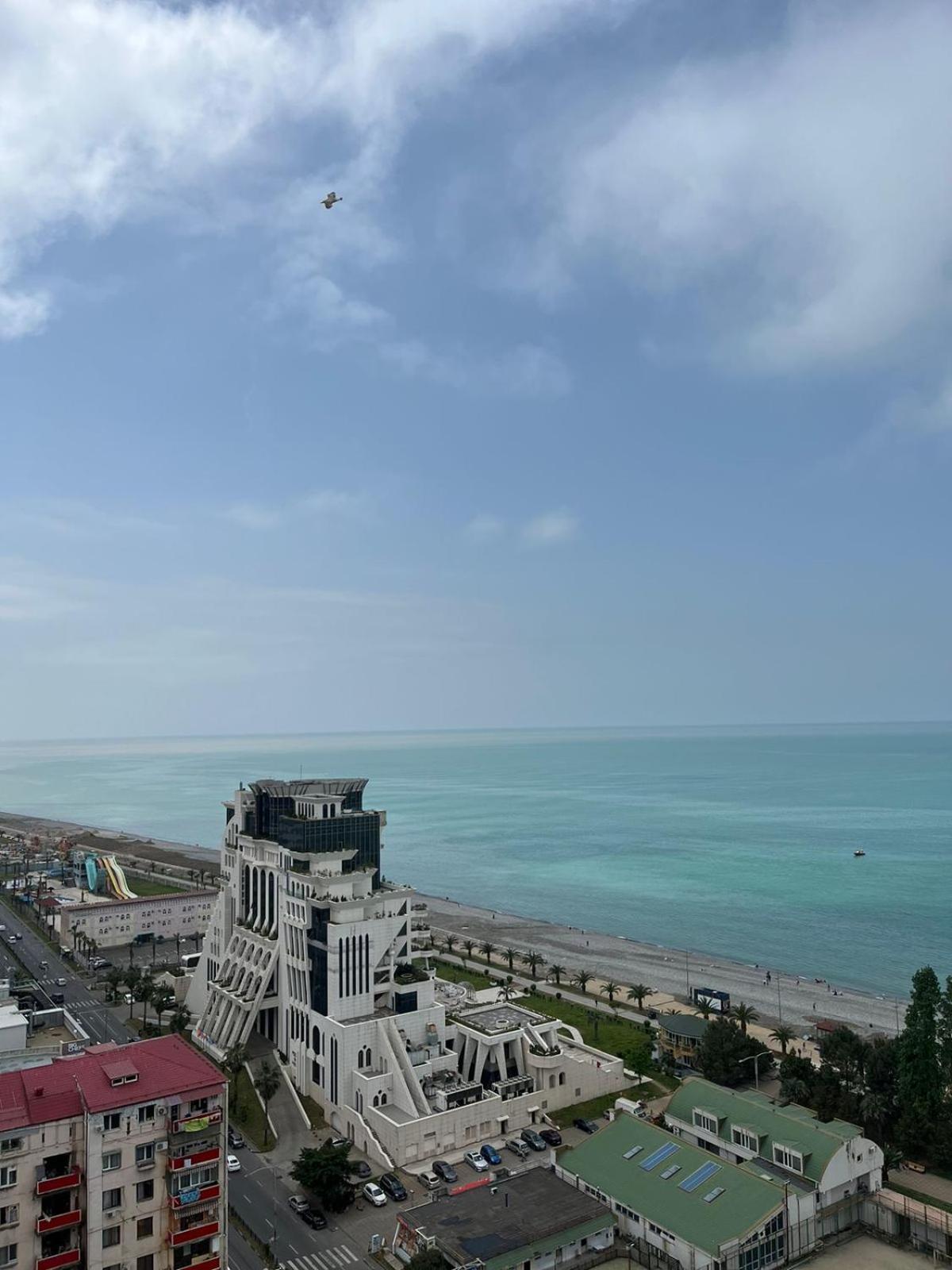 Aparthotel Holiday Lux Batumi Exterior foto