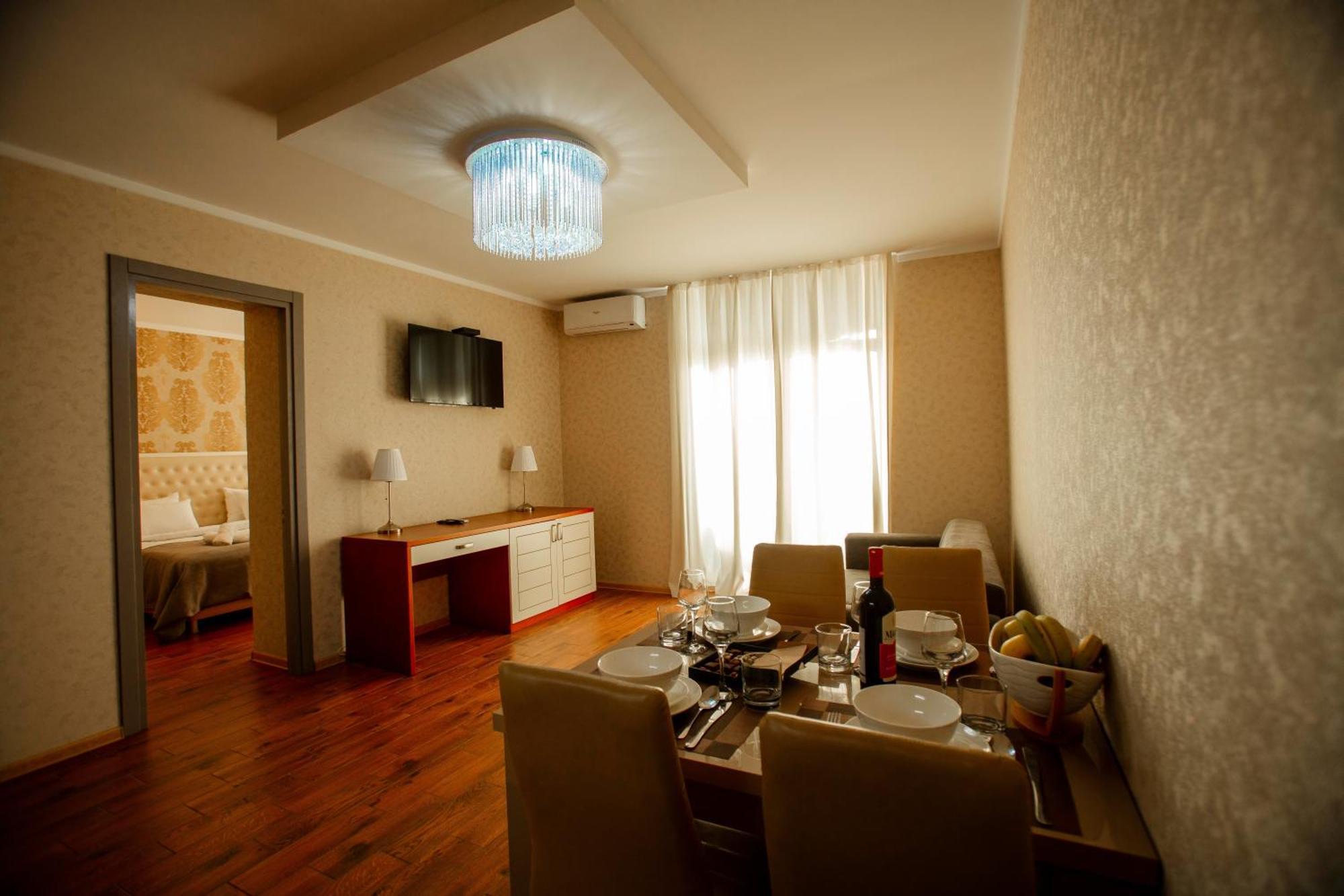 Aparthotel Holiday Lux Batumi Exterior foto